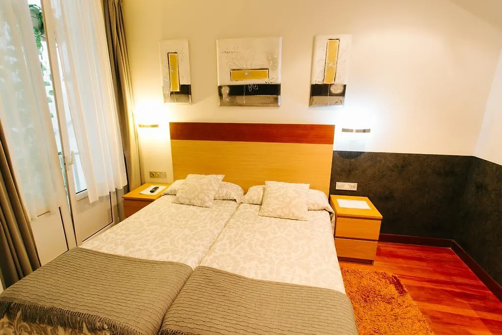 Konukevi Hostal San Sebastian Centro