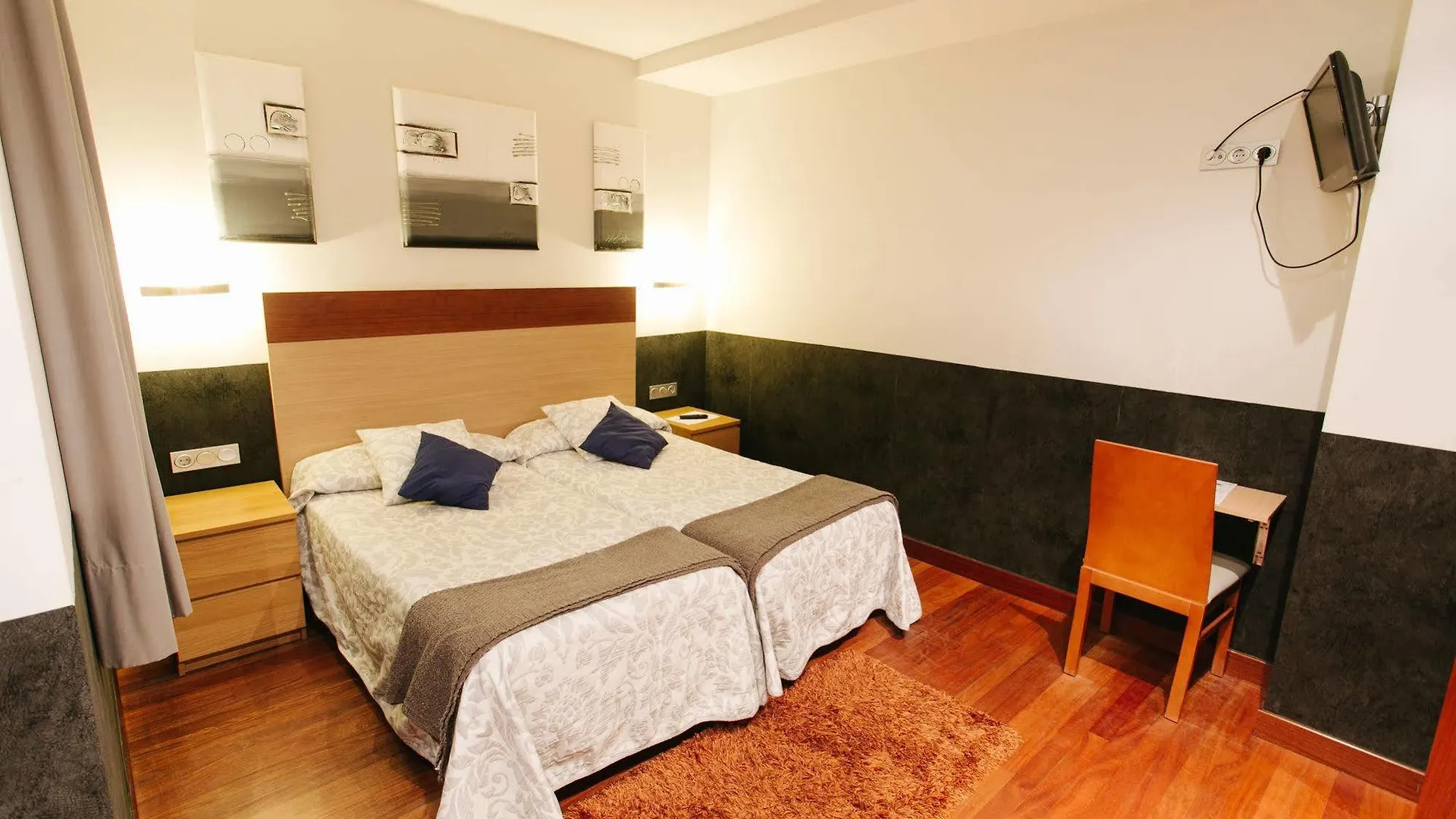Hostal San Sebastian Centro 2*,  Spain